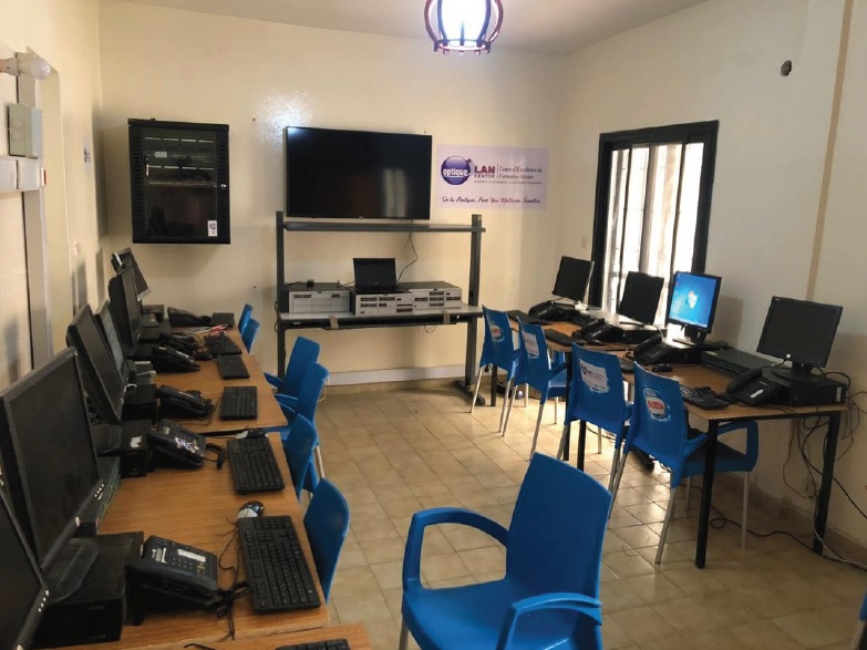 Belle salle de formation en techniques informatiques à Dakar
